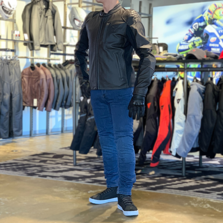 独自のスタイルを貫く「ISTRICE LEATHER JACKET」のご紹介